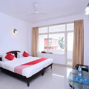 *** Hotel Swapnatheeram Indien